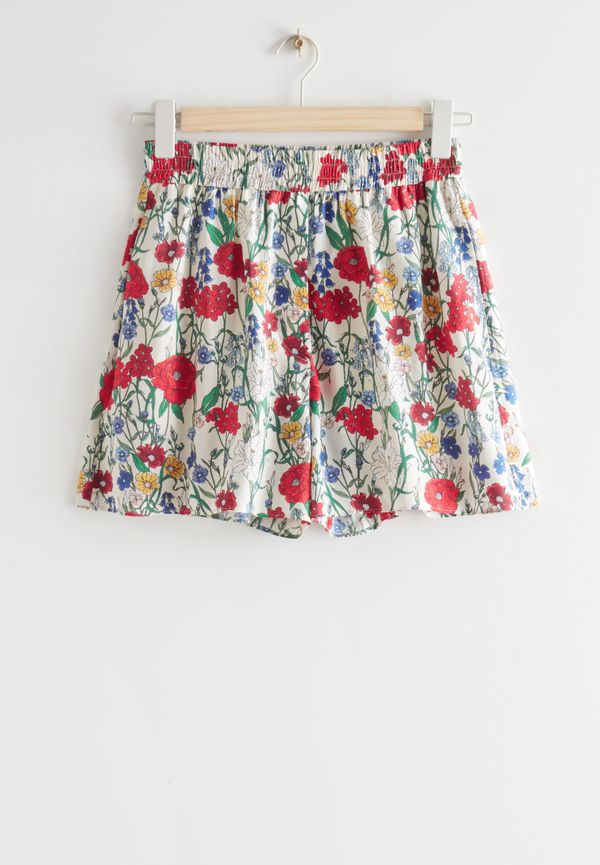 & Other Stories Relaxed Floral Print Shorts White Florals i storlek 32 och färg Grön