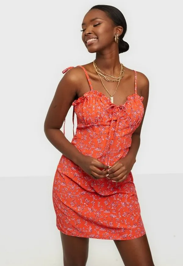 Glamorous Nelly x Glamorous Crepe Tie Dress Fodralklänningar Red