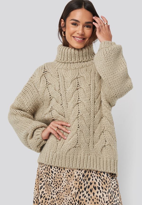 NA-KD Trend Tjock Kabelstickad Tröja Med Hög Krage - Beige