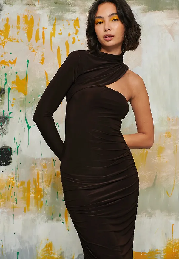 NA-KD Party Draperad maxiklänning med en axel - Brown