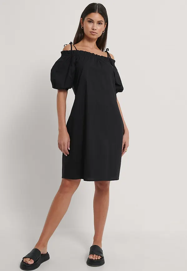 NA-KD Boho Midiklänning I Off Shouldermodell Med Rysch - Black