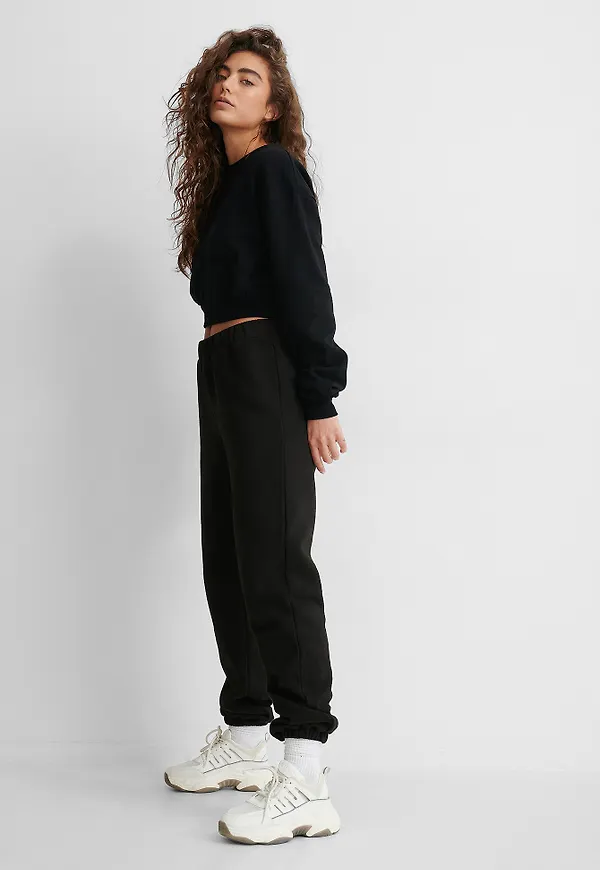 NA-KD Reborn Ekologisk Croppad Sweatshirt - Black