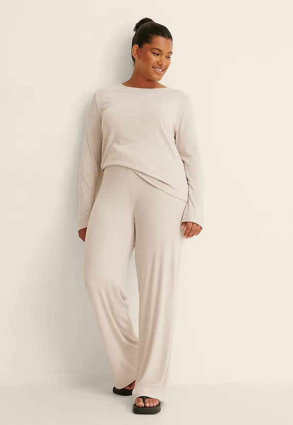 NA-KD Lingerie Vida återvunna mjuka ribbstickade byxor - Beige