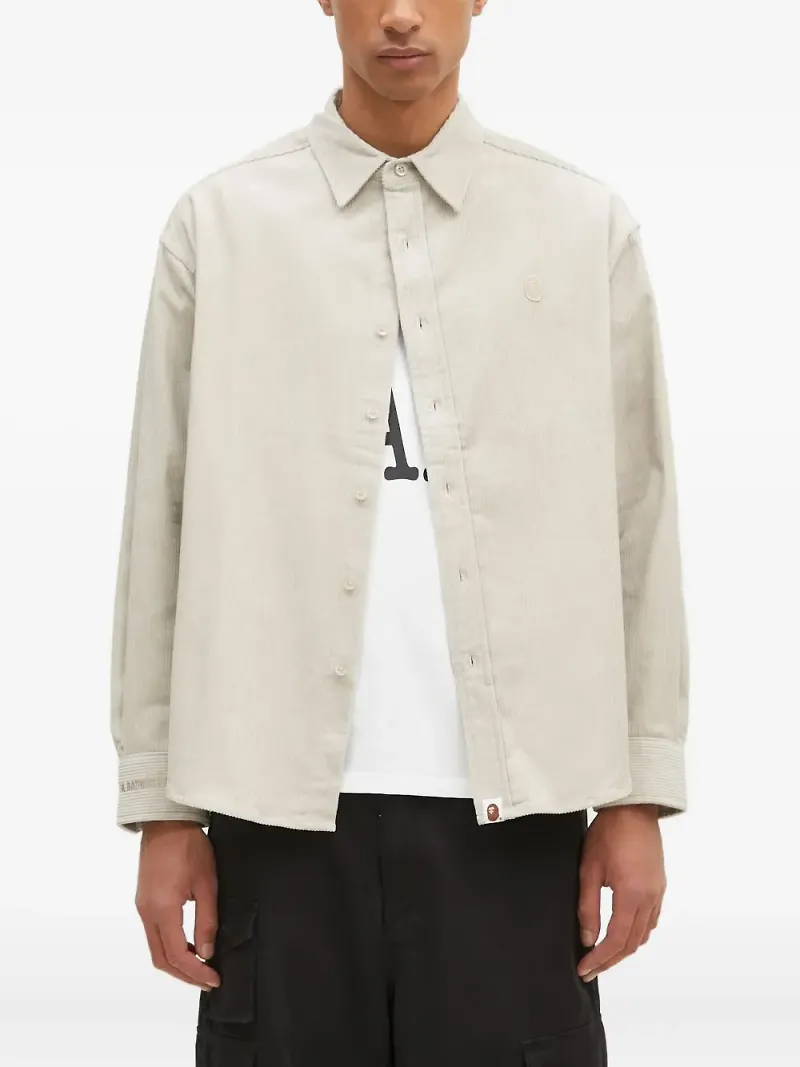 A BATHING APE® manchesterskjorta med knäppning - Neutral
