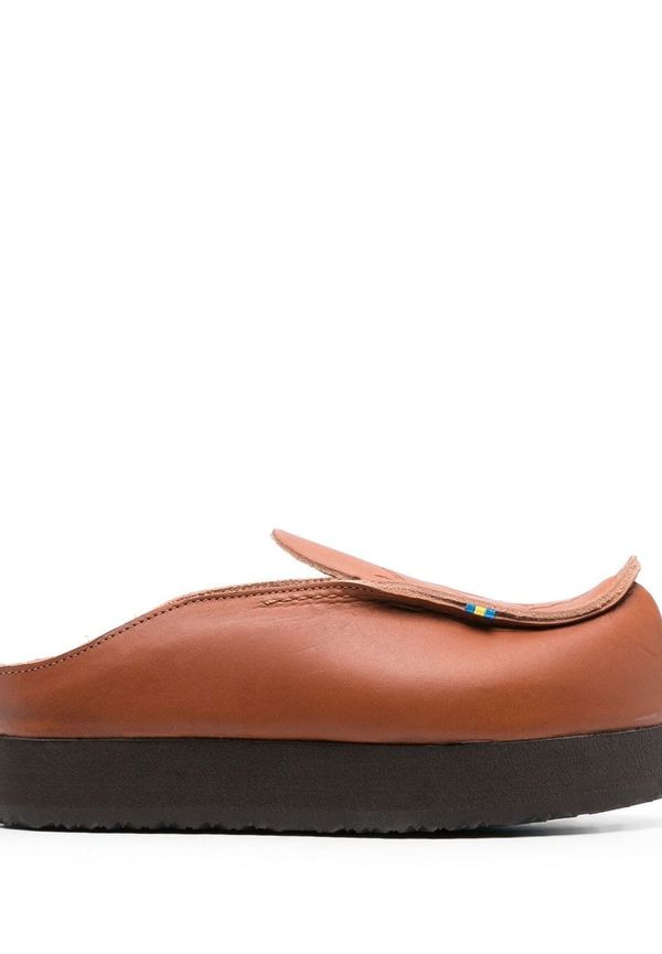 Acne Studios slip-ons med rundad tå - Brun