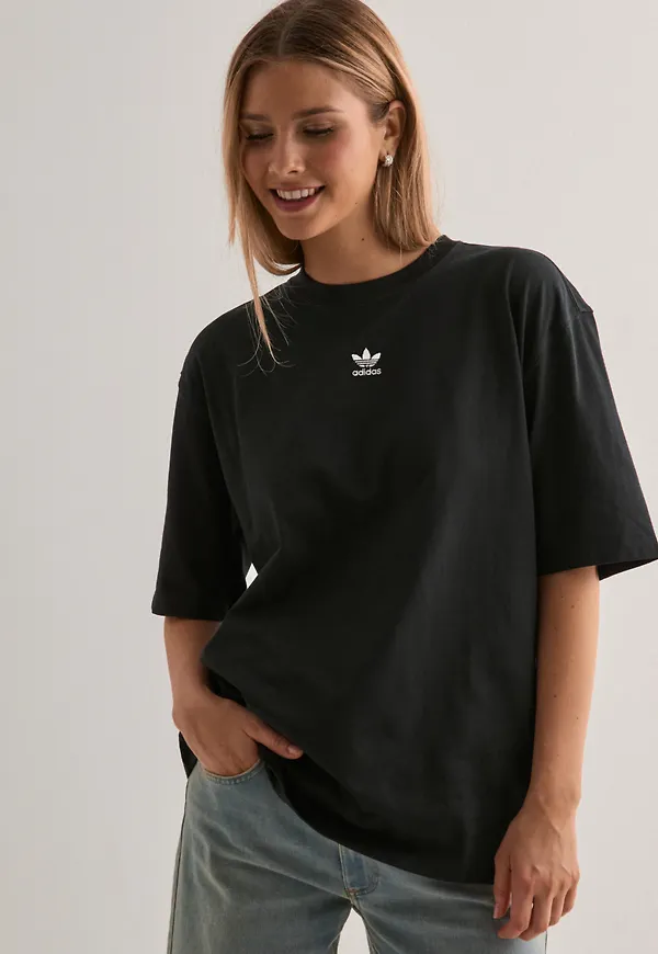 Adidas Originals - Svart - Ess Boyfr Tee