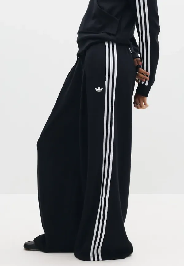 Adidas Originals - Svart - Pleated Tp