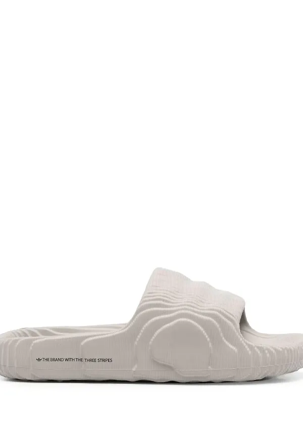 adidas ribbade tofflor - Grå