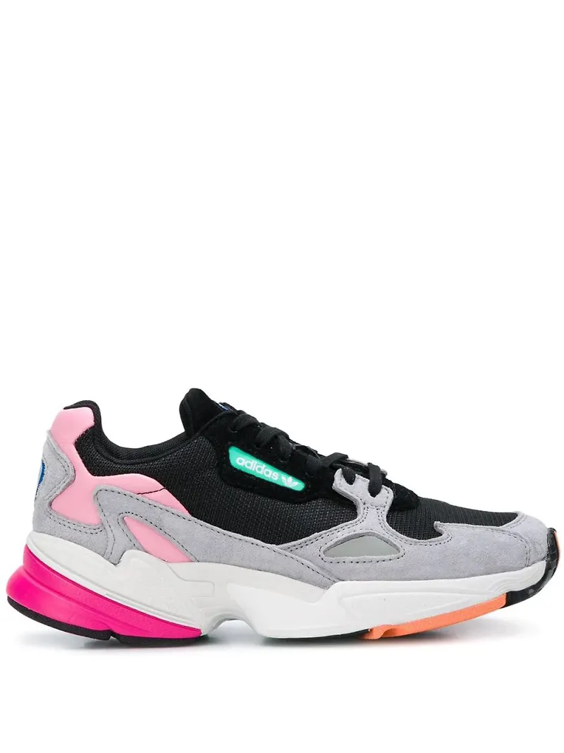 adidas sneakers med färgblock och snörning - Svart