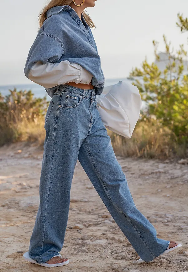 Sofia Coelho x NA-KD Jeans Med Ojämn Midja - Blue