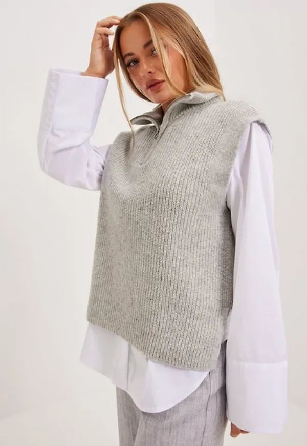 Only Onltia Life Highneck Vest Knt Noos Stickade västar