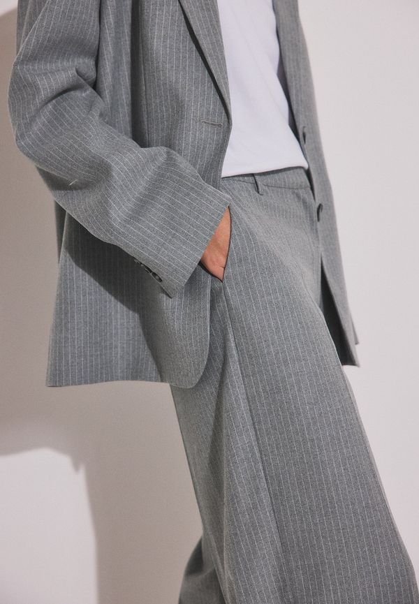 Alessa Winter x NA-KD Kostymbyxor med loose fit - Grey,Stripe