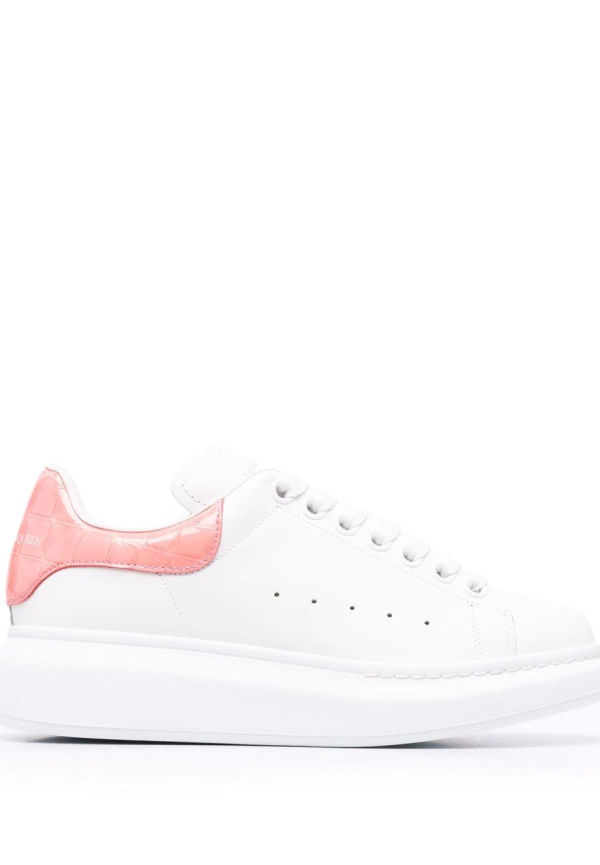 Alexander McQueen krokodilpräglade lädersneakers i oversize-modell - Vit