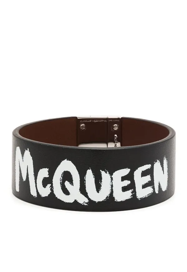 Alexander McQueen läderarmband med graffititryck - Svart