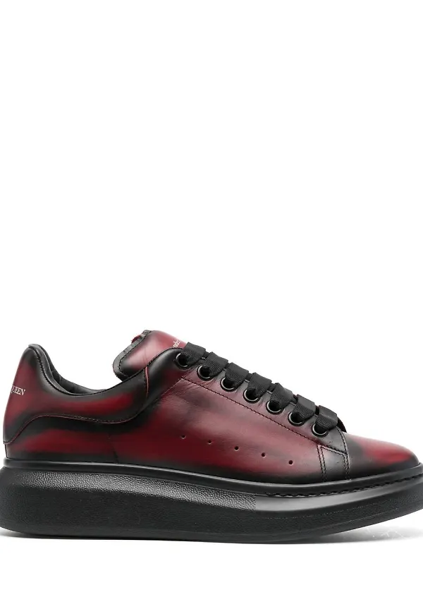Alexander McQueen låga grova sneakers - Röd