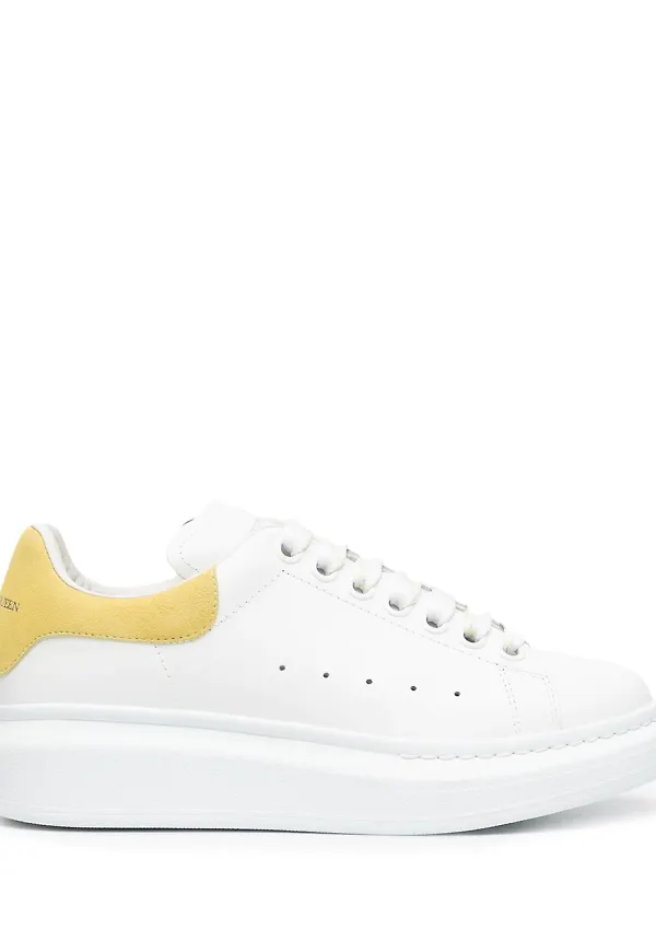 Alexander McQueen låga sneakers i oversize-modell - Gul