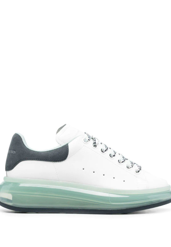 Alexander McQueen låga sneakers i oversize-modell - Vit