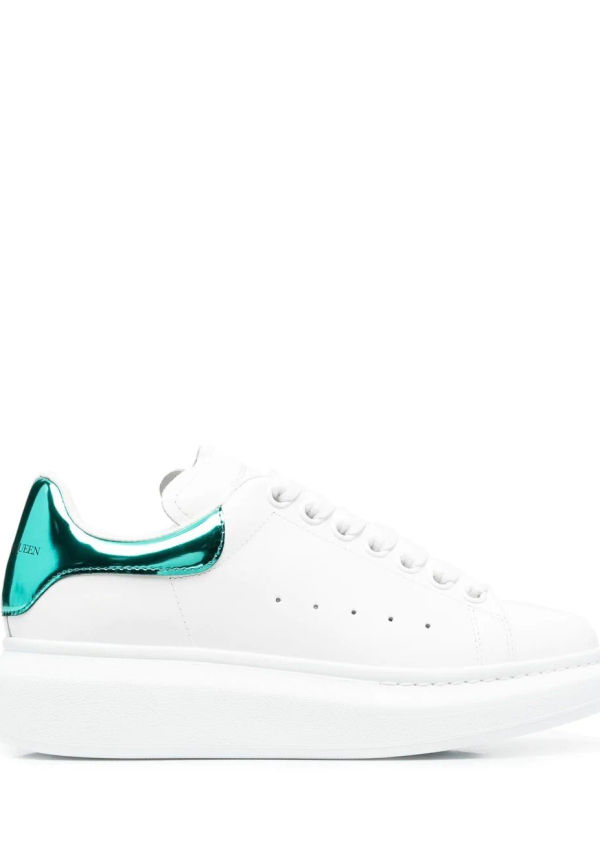 Alexander McQueen låga sneakers i oversize-modell - Vit