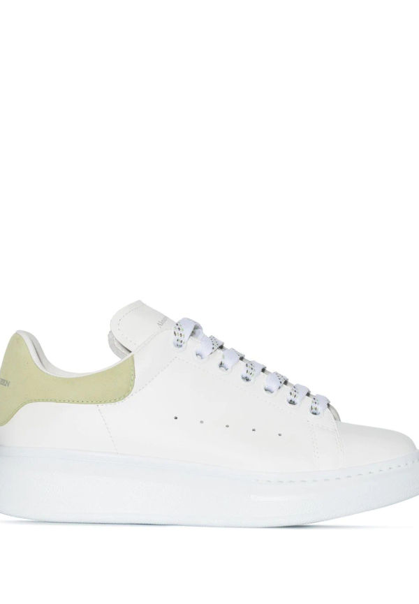 Alexander McQueen låga sneakers i oversize-modell - Vit