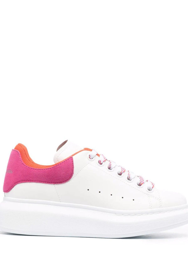 Alexander McQueen låga sneakers i oversize-modell - Vit