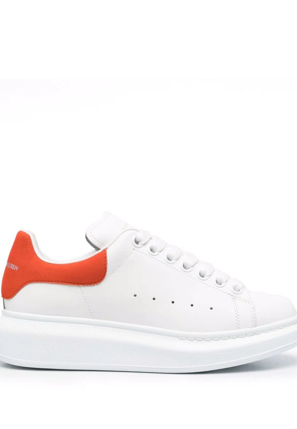 Alexander McQueen Oversized låga sneakers i oversize-modell - Vit