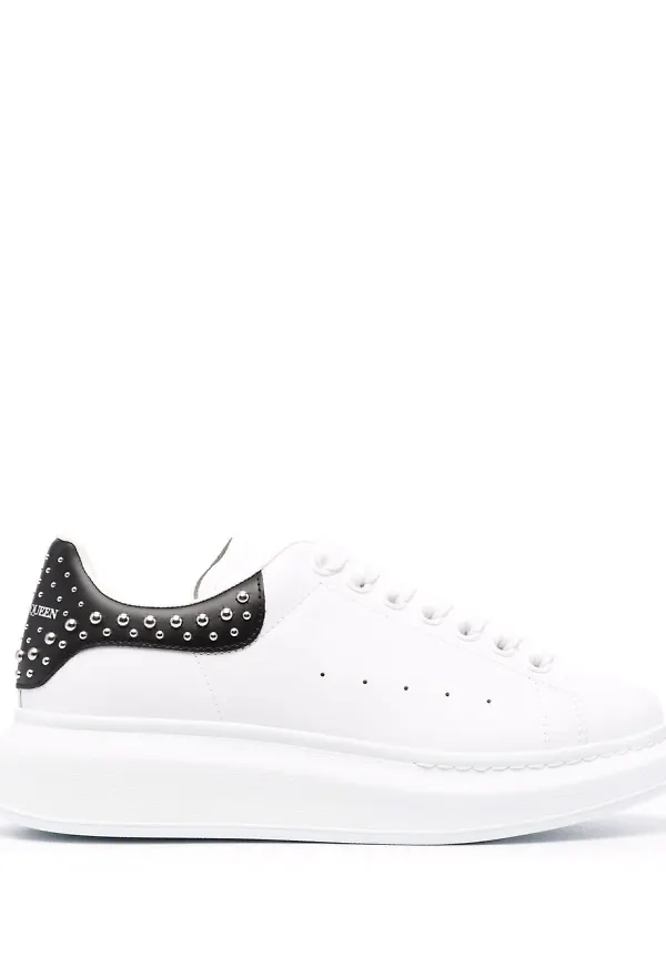 Alexander McQueen Oversized sneakers med nitar - Vit