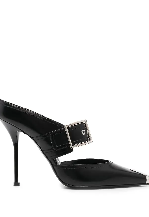 Alexander McQueen pumps med tåhätta - Svart