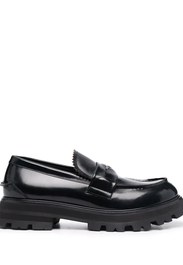 Alexander McQueen räfflade läderloafers - Svart