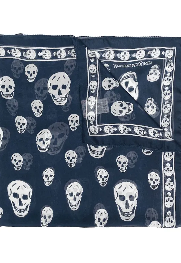 Alexander McQueen sidensjal med dödskalletryck - Blå
