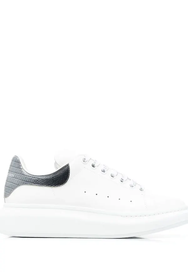 Alexander McQueen sneakers med kontrasterande klack - Vit
