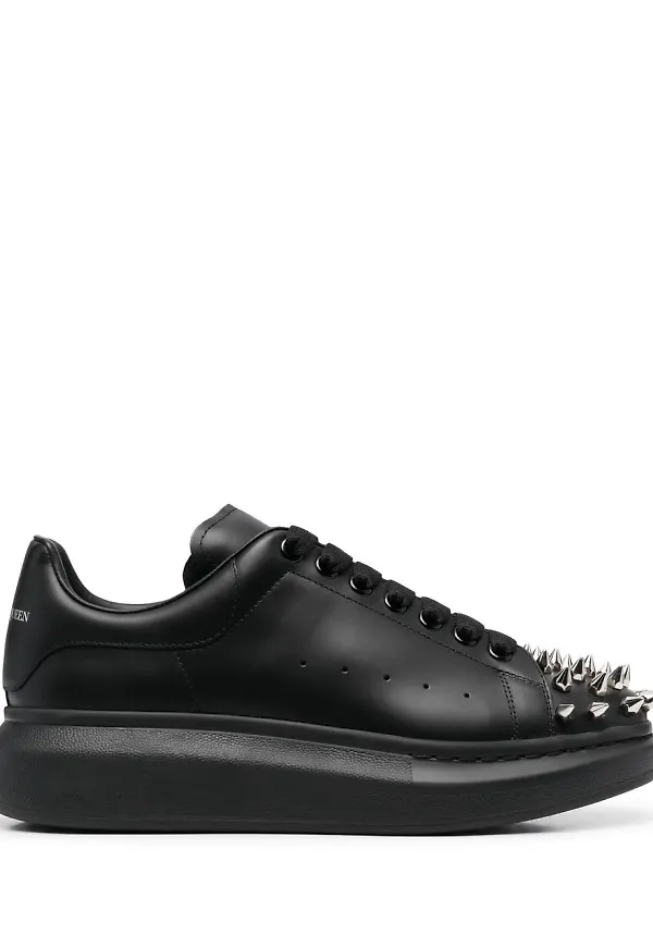 Alexander McQueen sneakers med nitar - Svart