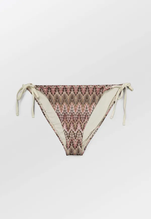 Amber Baila Bikini Tanga