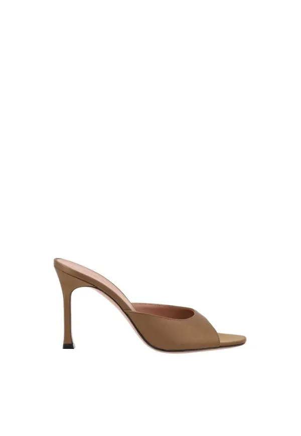 Amina Muaddi, Skor, Dam, 38 EU, Läder, Elegant Satin Stiletto Sandaler med Mandel Tå