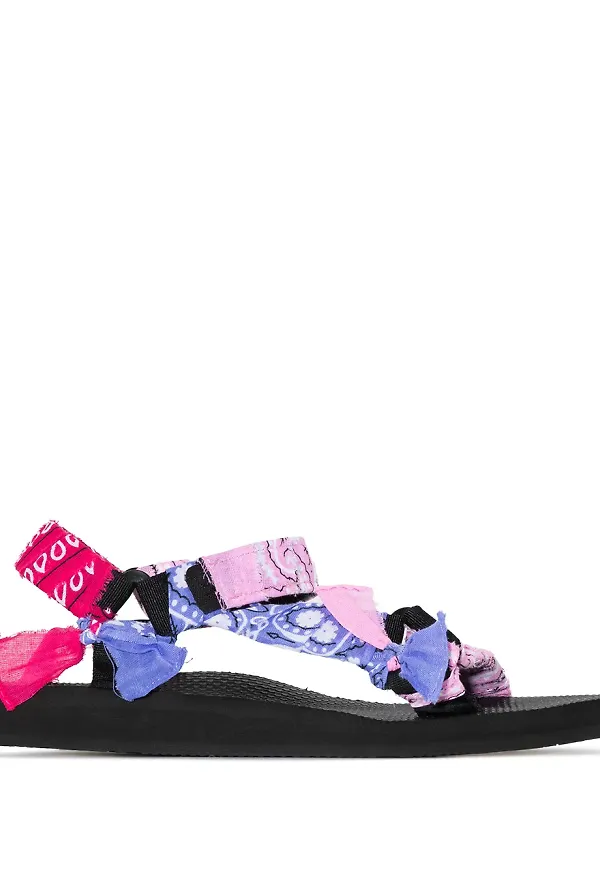 Arizona Love Trekky bandanamönstrade sandaler - Rosa