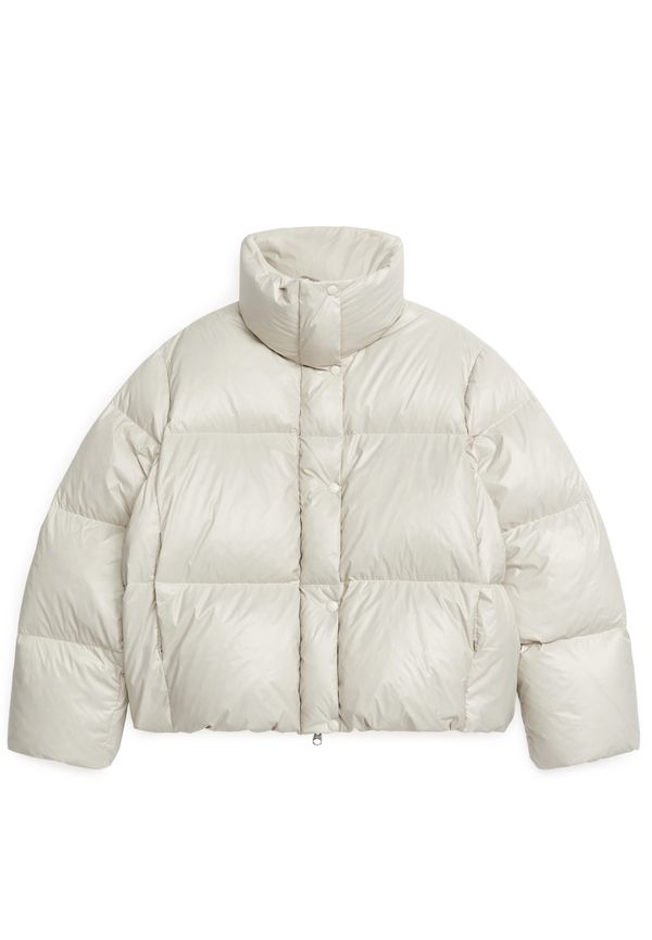Arket Cropped Down Puffer Jacket Dusty White, Jackor i storlek M och färg Vit