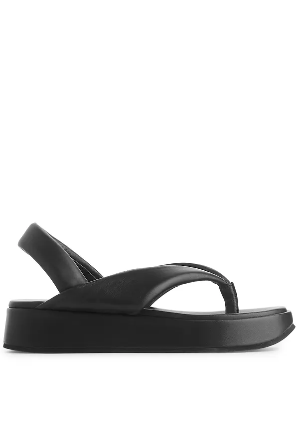 Arket Flatform Thong Sandals Black, Sandaler i storlek 38 och färg Svart