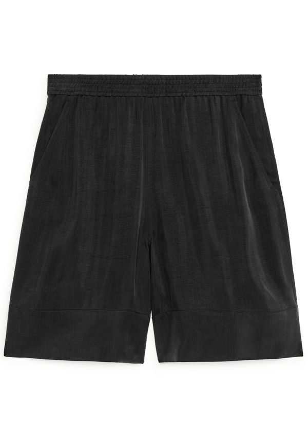 Arket Fluid Cupro Shorts Black i storlek 36 och färg Svart