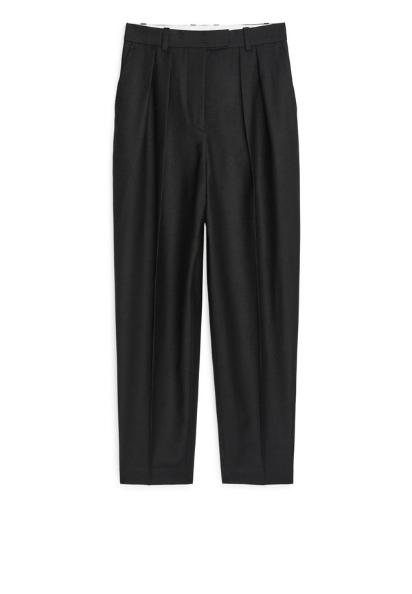 Arket Wool Flannel Trousers Black, Kostymbyxor i storlek 42 och färg Svart
