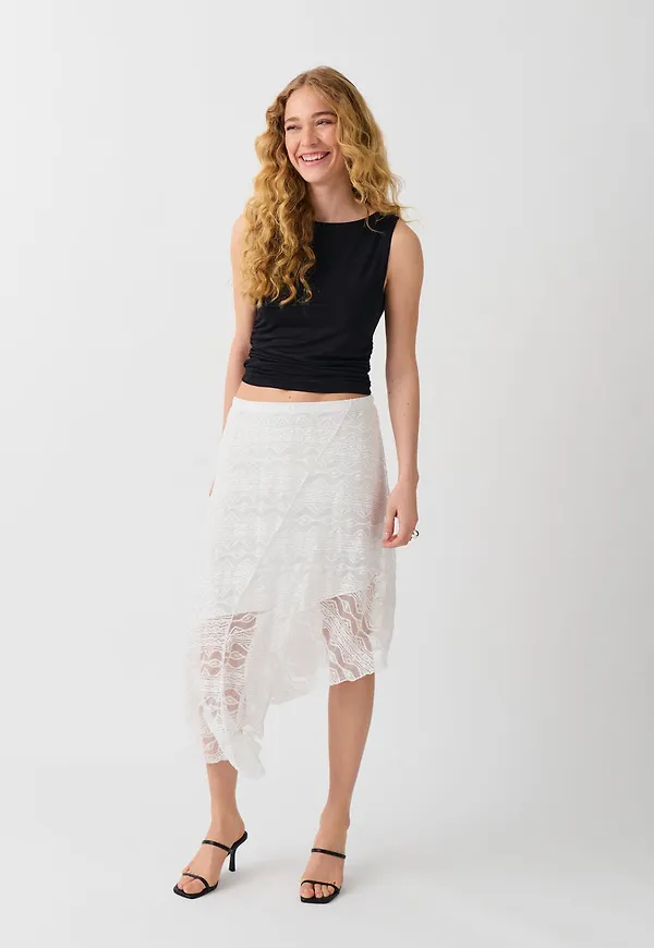 Assymetric lace skirt