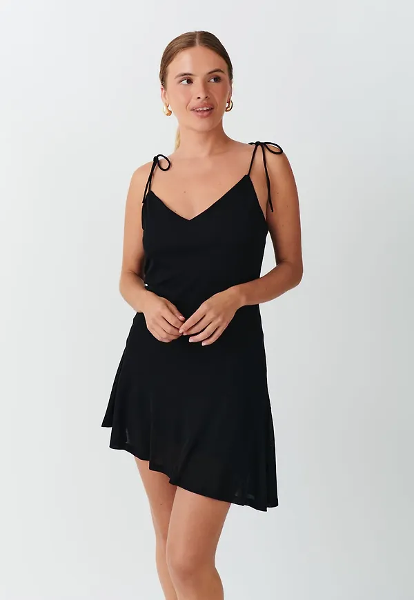 Asymmetric dress