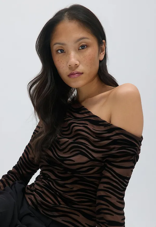 Gina Tricot - Asymmetric top - off shoulder-toppar - Svart - XS - Dam