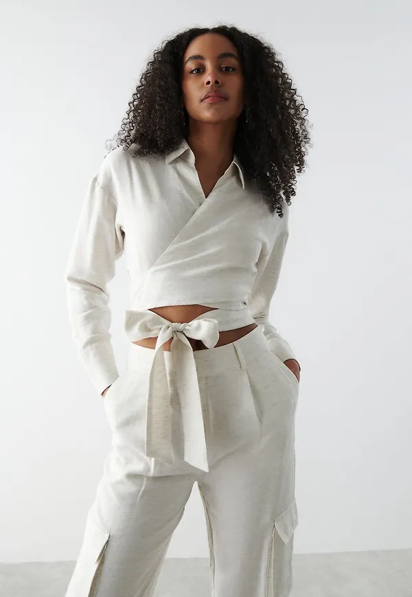 Avery tie shirt