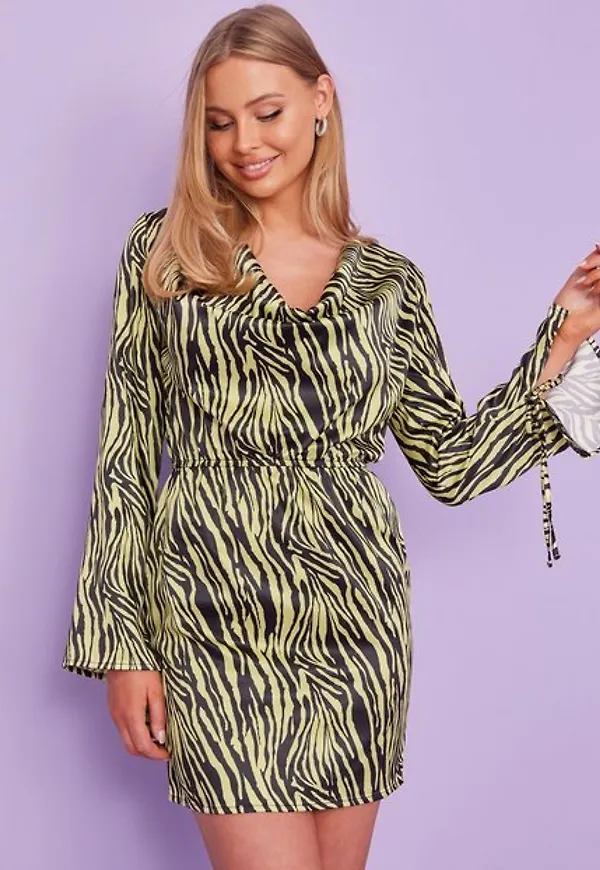NLY Trend Waterfall Satin Dress Loose fit dresses