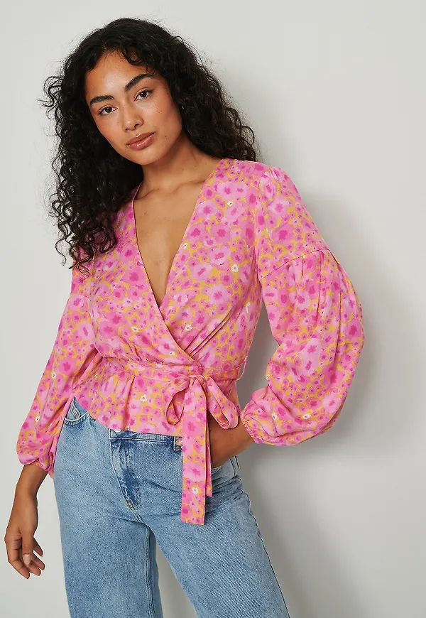 NA-KD Omlottblus med tryck - Pink