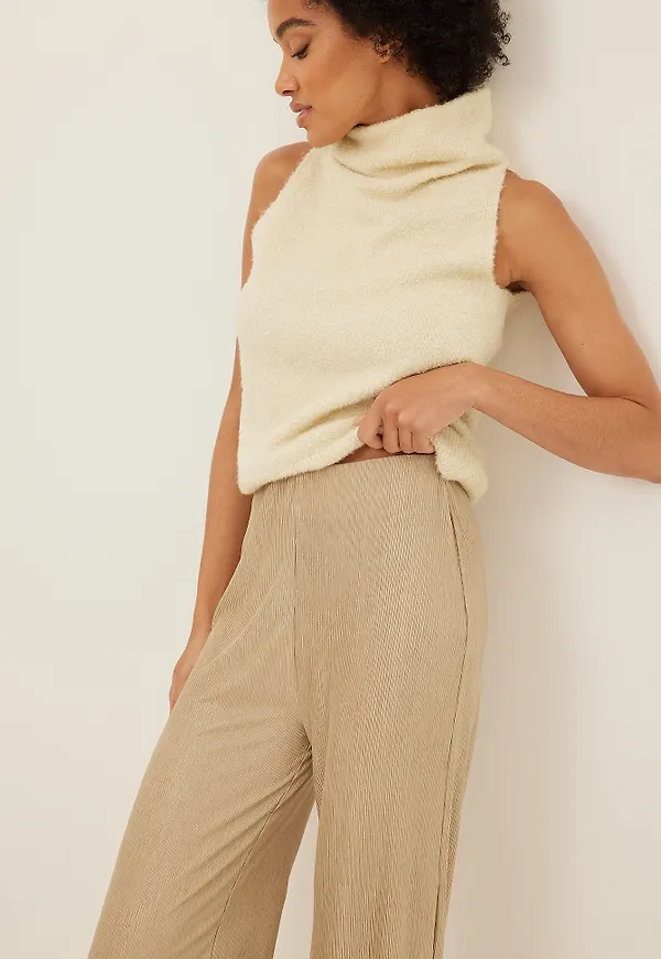 NA-KD Byxor med veck - Beige