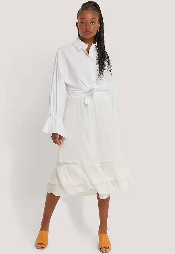 NA-KD Boho Midikjol med volang och struktur - Offwhite
