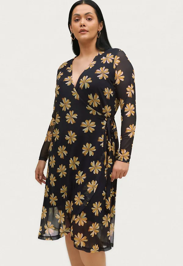 Zizzi - Klänning ECI L/S Mesh Midi Dress - Svart