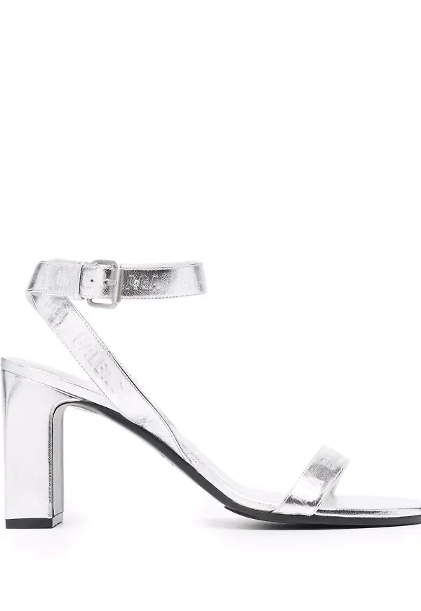 Balenciaga sandaler med metallisk finish - Silverfärgad