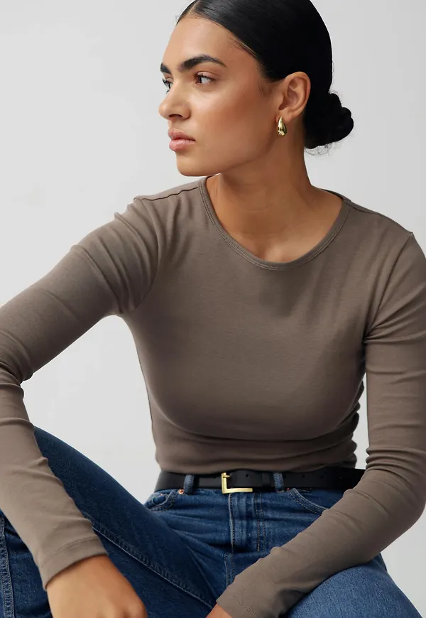 Basic long sleeve top