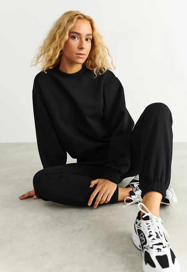 Basic sweater